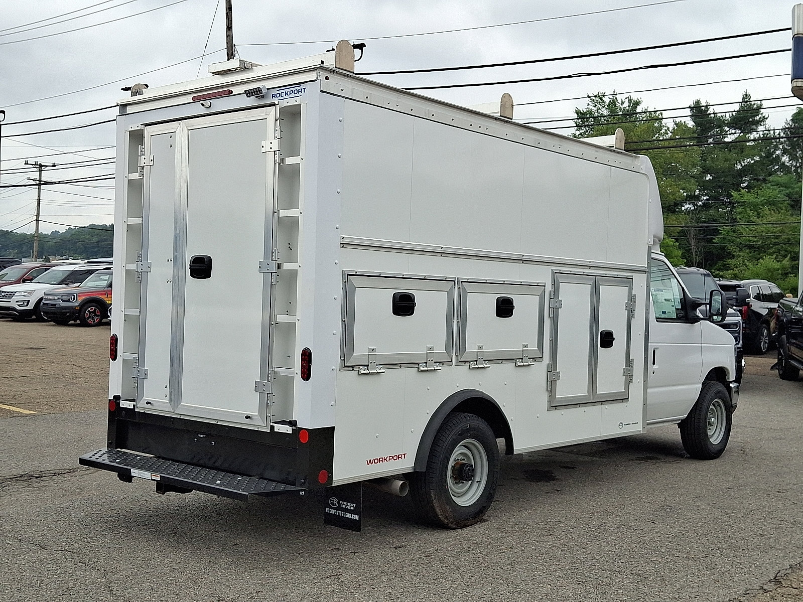 New 2027 Ford E-350 and Econoline 350 Super Duty w/ Power Equipment Group RWD image 6