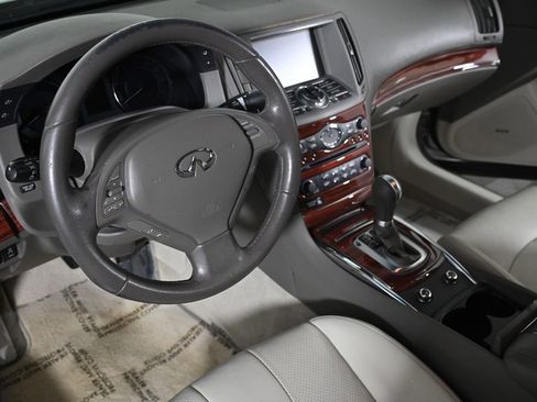 Used 2012 INFINITI G37 Journey w/ Premium Pkg image 11