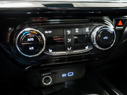 Used 2024 Chevrolet Trax RS w/ Sunroof Package FWD image 24