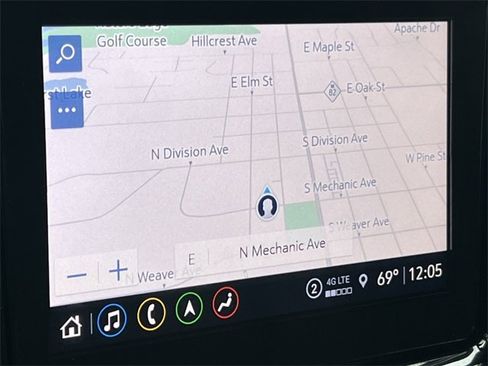 Used 2023 Chevrolet Traverse RS image 25