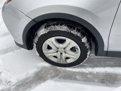 Used 2015 Toyota RAV4 LE image 9