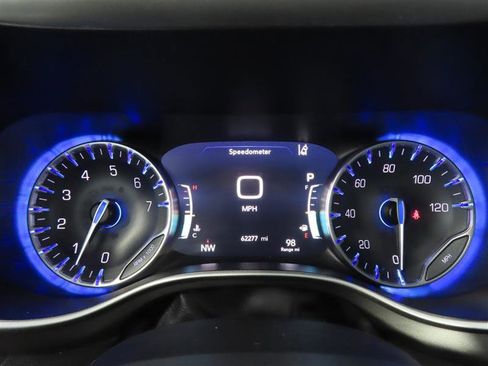 Used 2024 Chrysler Pacifica Touring-L FWD image 20