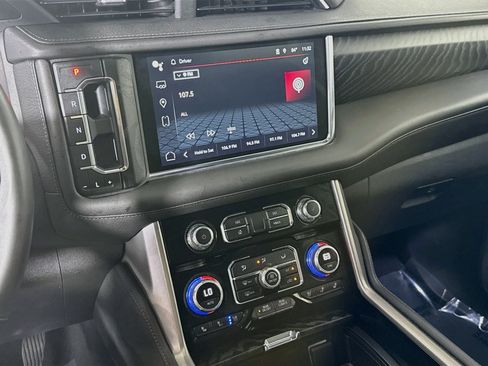 Used 2023 GMC Yukon Denali AWD/4WD image 18