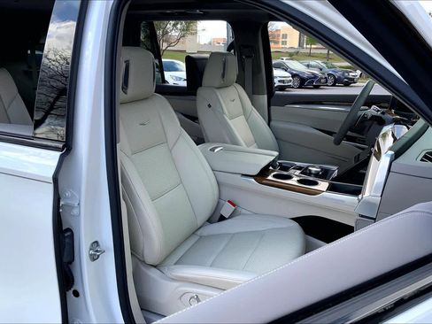 Used 2025 Cadillac Escalade Sport Platinum w/ LPO, ONYX Package AWD/4WD image 14