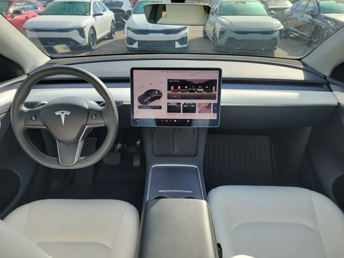 Used 2023 Tesla Model Y Long Range image 18