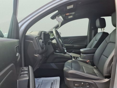 Used 2025 Chevrolet Colorado Trail Boss AWD/4WD image 15