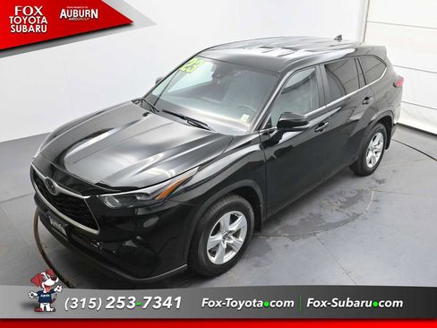 Used 2023 Toyota Highlander LE AWD/4WD image 32