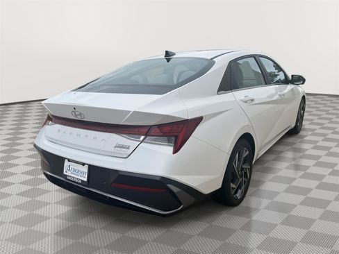 Used 2024 Hyundai Elantra Limited FWD image 5