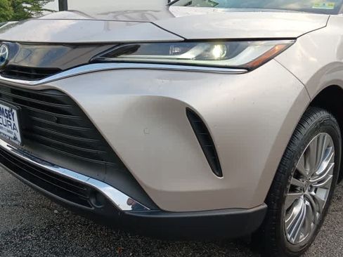 Used 2021 Toyota Venza XLE w/ Softex Package AWD/4WD image 9