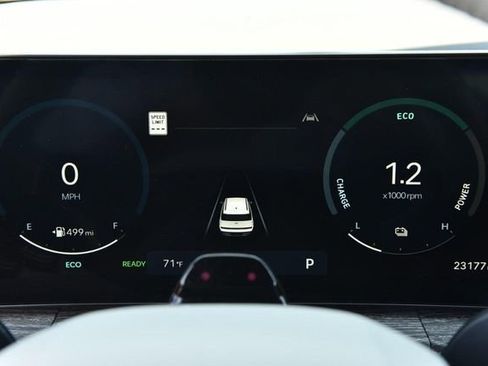 Used 2025 Hyundai Santa Fe Limited FWD image 12