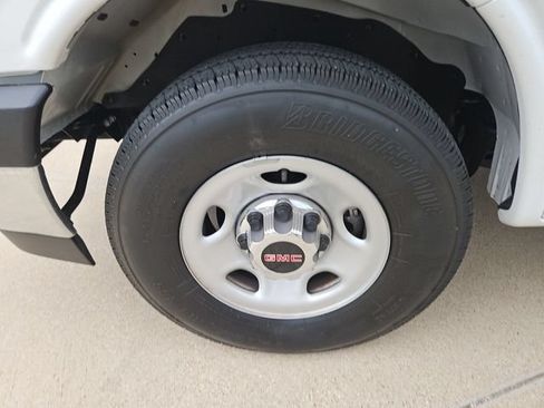 Used 2025 GMC Savana 3500 LT w/ LT Preferred Equipment Group RWD image 24