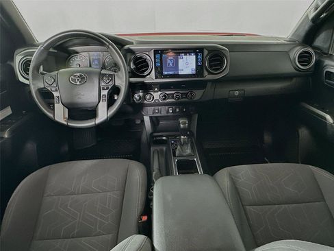 Certified 2018 Toyota Tacoma TRD Off-Road image 30