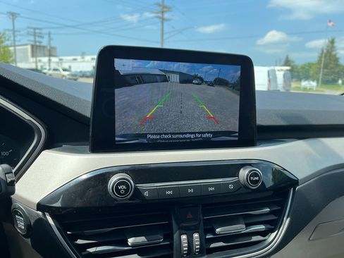 Used 2020 Ford Escape SE image 12