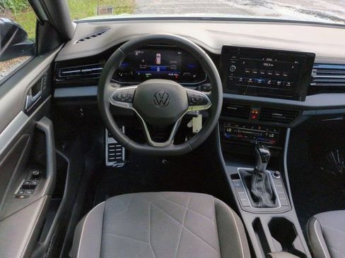 Used 2025 Volkswagen Jetta Sport FWD image 14
