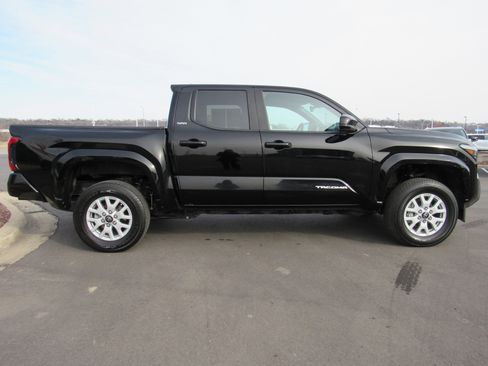 Used 2024 Toyota Tacoma SR5 image 5