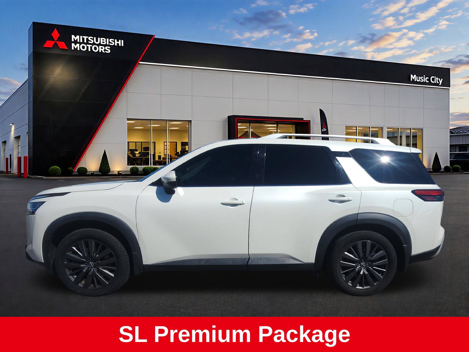 Used 2022 Nissan Pathfinder SL w/ SL Premium Package FWD image 2