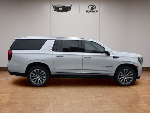 Used 2022 GMC Yukon XL Denali AWD/4WD image 6