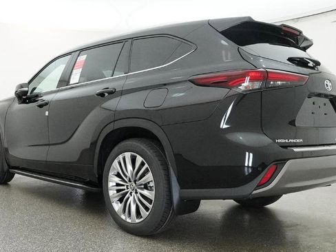 New 2026 Toyota Highlander Platinum image 14