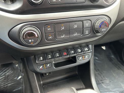 Used 2019 Chevrolet Colorado ZR2 image 25