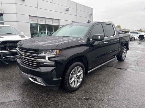 Used 2022 Chevrolet Silverado 1500 High Country w/ Technology Package image 2