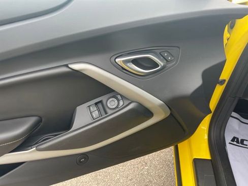 Used 2018 Chevrolet Camaro SS RWD image 15