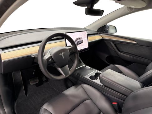 Certified 2023 Tesla Model Y Long Range AWD/4WD image 9
