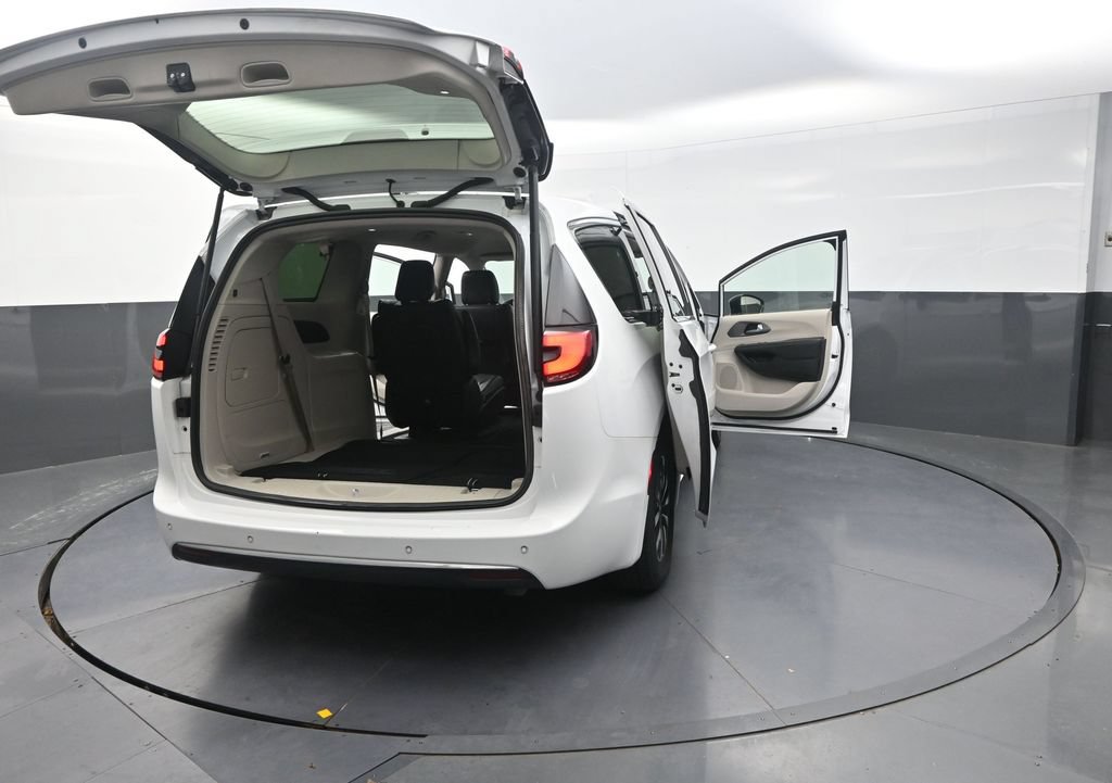 Used 2024 Chrysler Pacifica Limited FWD image 37