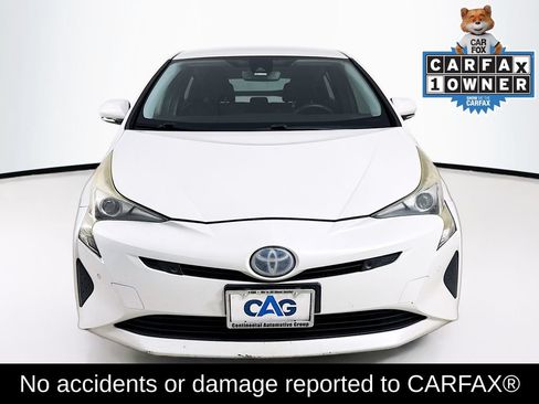 Used 2017 Toyota Prius Two w/ Prius Two Safety Plus Package FWD image 2
