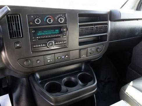 Used 2017 Chevrolet Express 3500 Extended image 34