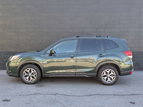 Used 2023 Subaru Forester Premium image 8