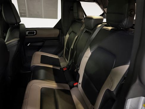 Used 2024 Ford Bronco Wildtrak image 16