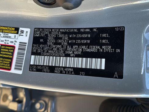 Certified 2024 Toyota Highlander XLE image 38