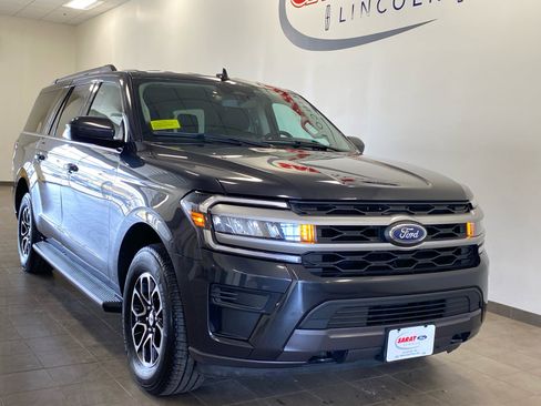 Used 2023 Ford Expedition Max XLT image 2