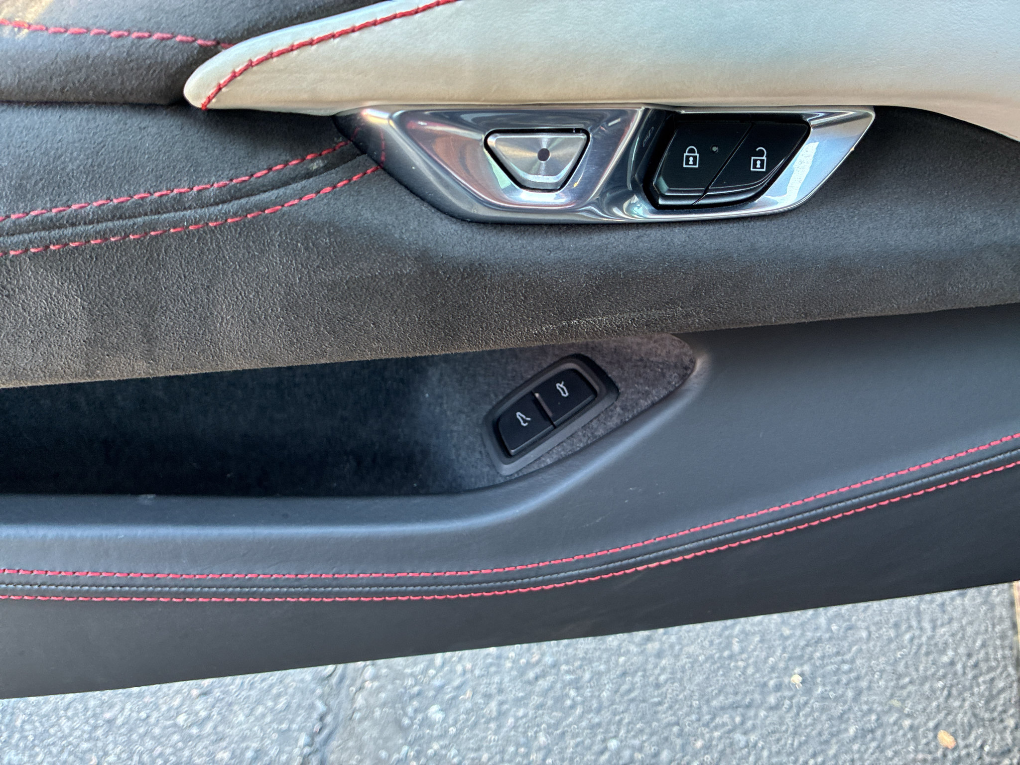 Used 2023 Chevrolet Corvette Stingray Premium Cpe w/ Z51 Performance Package RWD image 25