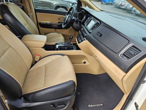 Used 2015 Kia Sedona SX image 24