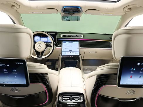 Used 2021 Mercedes-Benz Maybach S 580 4MATIC image 32
