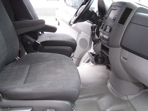 Used 2014 Mercedes-Benz Sprinter 2500 image 9