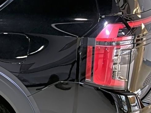 Used 2025 Nissan Armada PRO-4X image 10