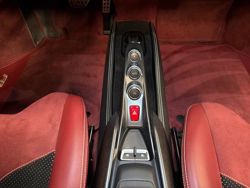 Used 2021 Ferrari F8 Tributo image 33