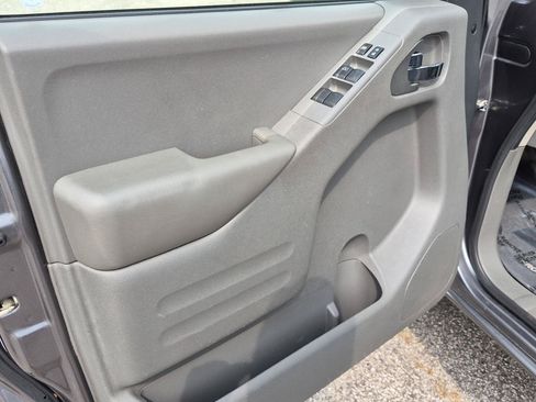 Used 2018 Nissan Frontier SV AWD/4WD image 12