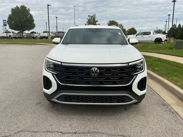 Used 2024 Volkswagen Atlas Cross Sport SE FWD image 8