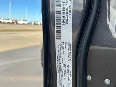 Used 2024 Jeep Compass Latitude image 13