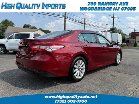 Used 2018 Toyota Camry LE FWD image 8