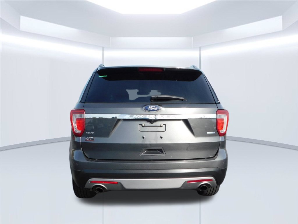 Used 2017 Ford Explorer XLT AWD/4WD image 4