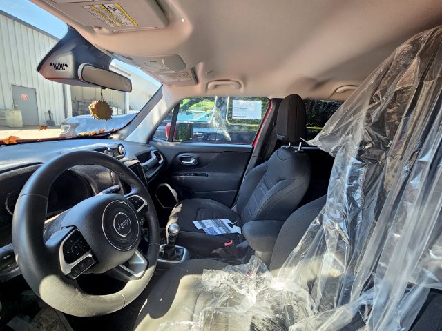 Used 2018 Jeep Renegade Latitude FWD image 9