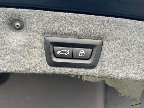 Used 2011 BMW 750i xDrive 750i xDrive AWD 4dr Sedan image 33