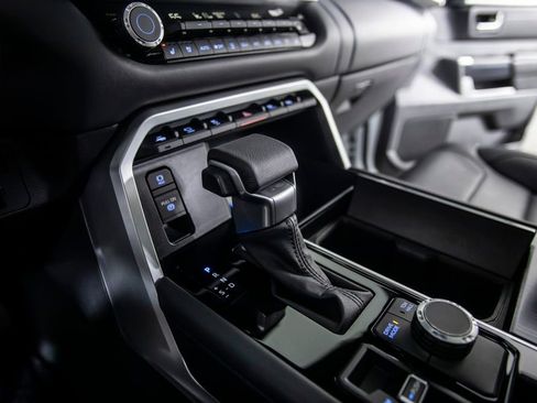 Used 2024 Toyota Sequoia Platinum image 33