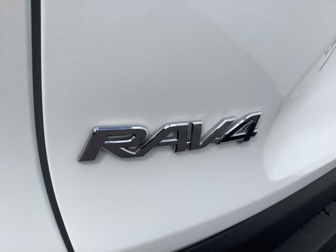 Used 2025 Toyota RAV4 XLE AWD/4WD image 7