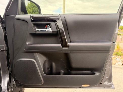 Used 2022 Toyota 4Runner TRD Off-Road Premium w/ Moonroof Package AWD/4WD image 30