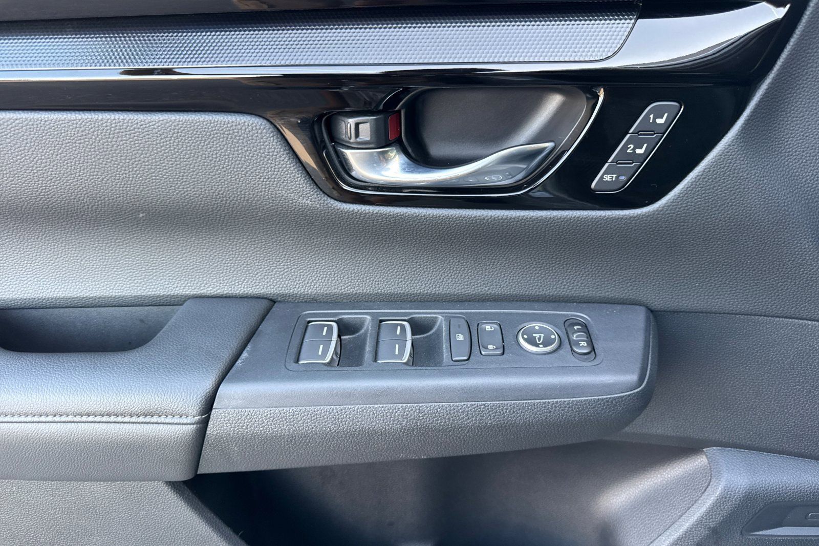 Used 2025 Honda CR-V EX-L image 11